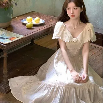 Prancūzijos Romantišką Retro Siuvinėjimo Princesė Suknelė V Kaklo Gėlių Plonas Juosmens Pasakų Suknelė Naujas Vasaros Atostogų Midi Linijos Šalis Suknelė