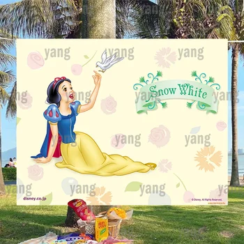 Disney Mielas Paukščių Princesė Snieguolė Geltonas Fonas Su Gimtadieniu Šalies Animacinių Filmų Apdailos Fotografijos Fonas Reklama